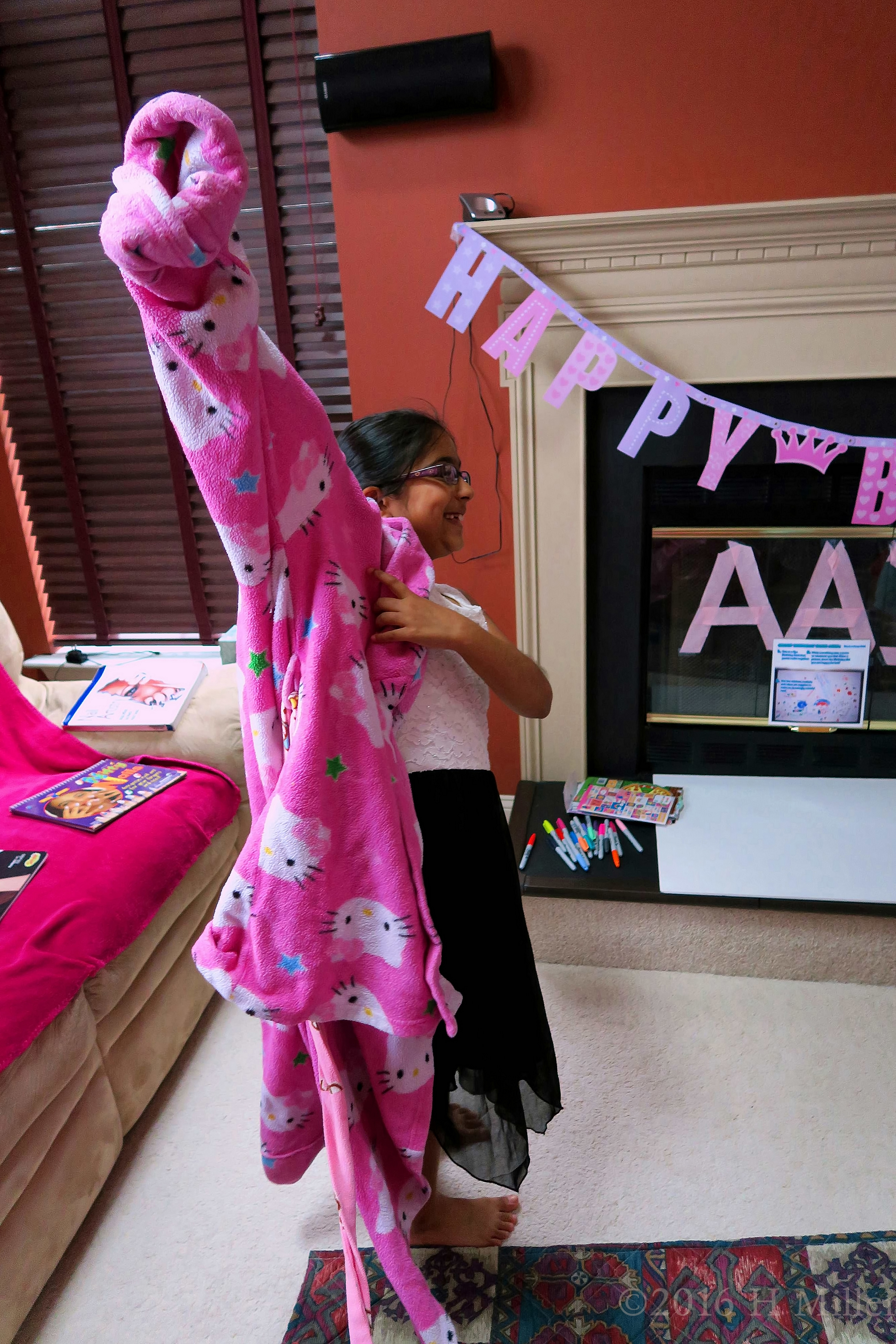 The Robe Is Long, But Aashi Loves It! The Robe Is Long, But Aashi Loves It!