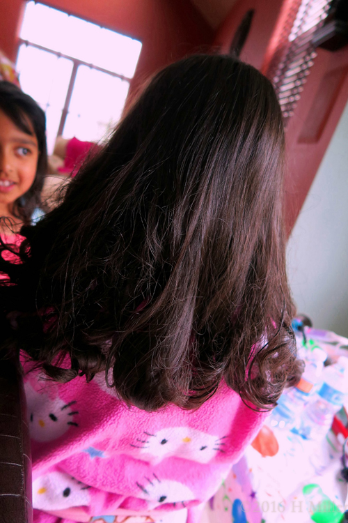 Aashi Chose To Have Her Hair Curled At Her Home Spa Party. Aashi Chose To Have Her Hair Curled At Her Home Spa Party.