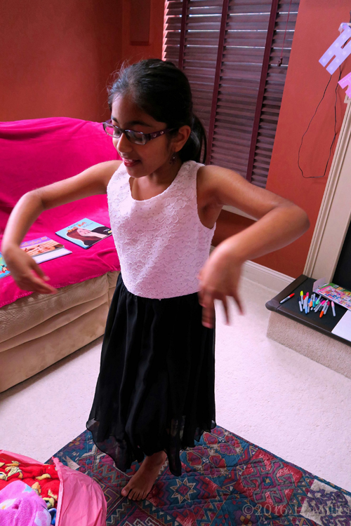 Aashi Likes The Hello Kitty Robe! Aashi Likes The Hello Kitty Robe!