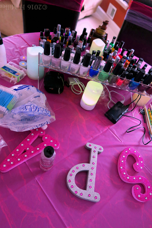 Mini Mani Girls Nail Area. Right Side Up. Mini Mani Girls Nail Area. Right Side Up.