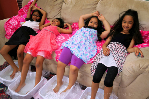 Girls Spa Party Fun! Girls Spa Party Fun!