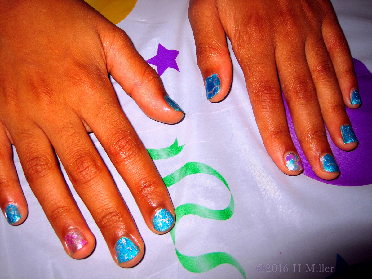 What A Simple And Pretty Kids Manicure! 