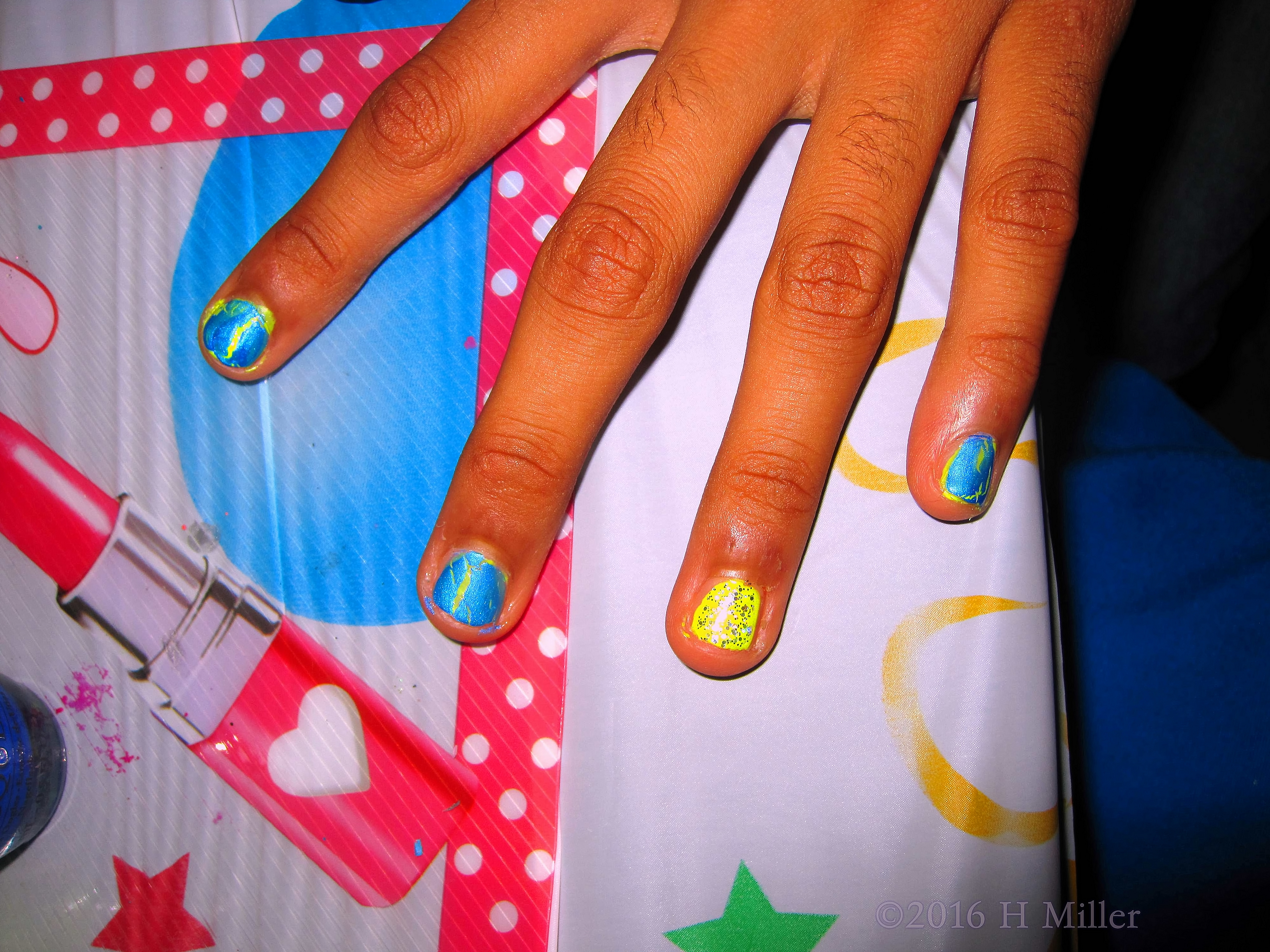 Super Cool Girls Mani With Glitter Yellow Accent Nail! Super Cool Girls Mani With Glitter Yellow Accent Nail!