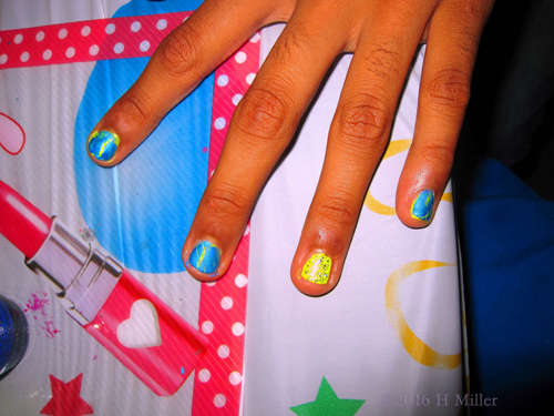 Super Cool Girls Mani With Glitter Yellow Accent Nail!