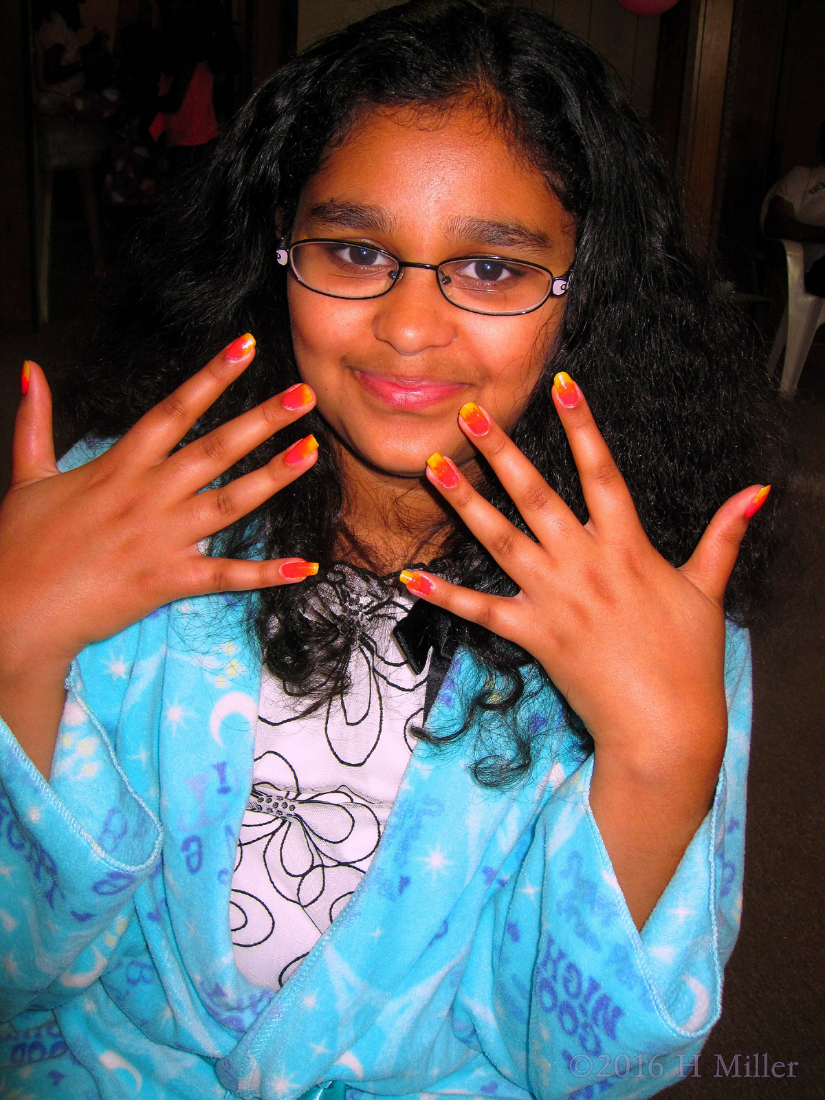 Her New Mini Mani Looks A Lot Like Candy Corn! 