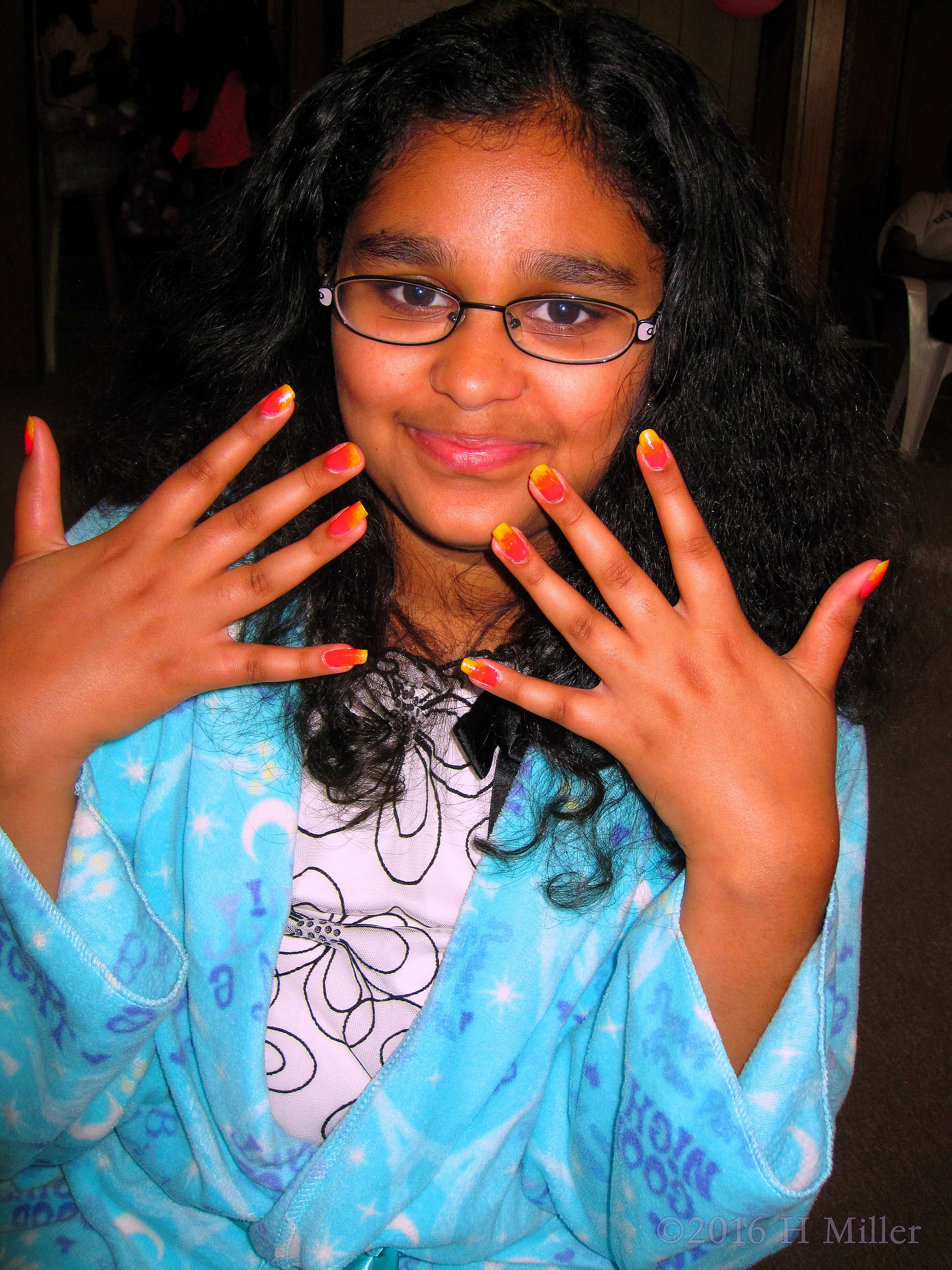 Her New Mini Mani Looks A Lot Like Candy Corn! Her New Mini Mani Looks A Lot Like Candy Corn!