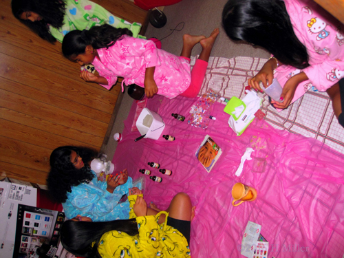 Making Kids Crafts At The Spa For Girls!