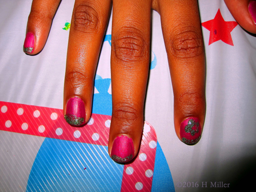 What A Cool Nail Art Design With An Ombre Pattern! What A Cool Nail Art Design With An Ombre Pattern!