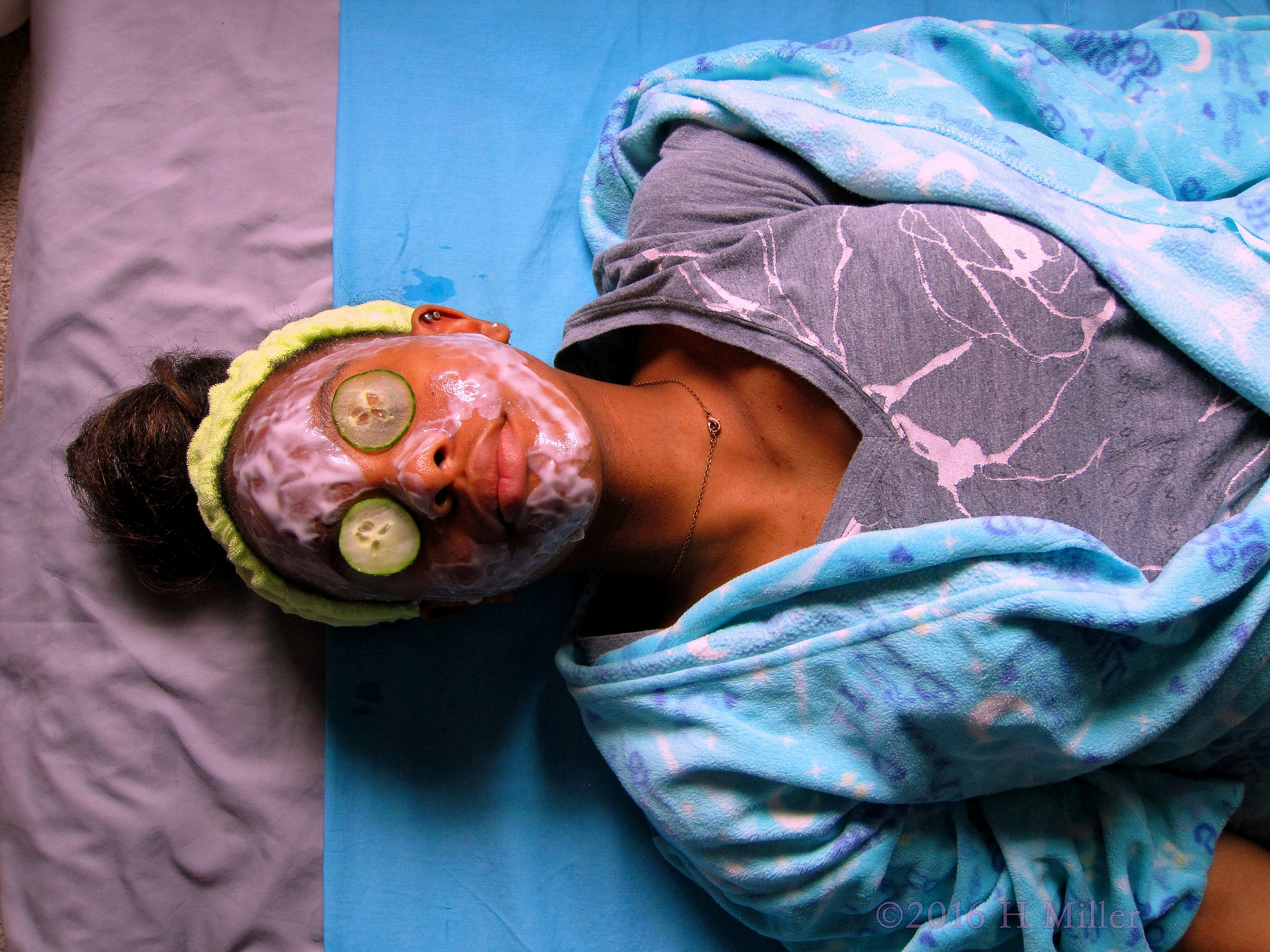 Relaxing In A Homemade Strawberry Kids Facial Masque Relaxing In A Homemade Strawberry Kids Facial Masque
