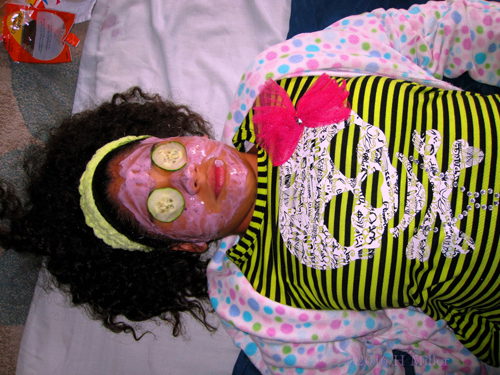 She Is Very Relaxed In Her Homemade Facial She Is Very Relaxed In Her Homemade Facial