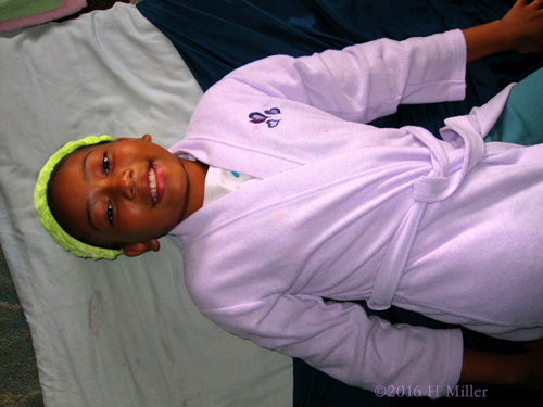 She Looks Very Happy Before Her Kids Facial And Massage She Looks Very Happy Before Her Kids Facial And Massage