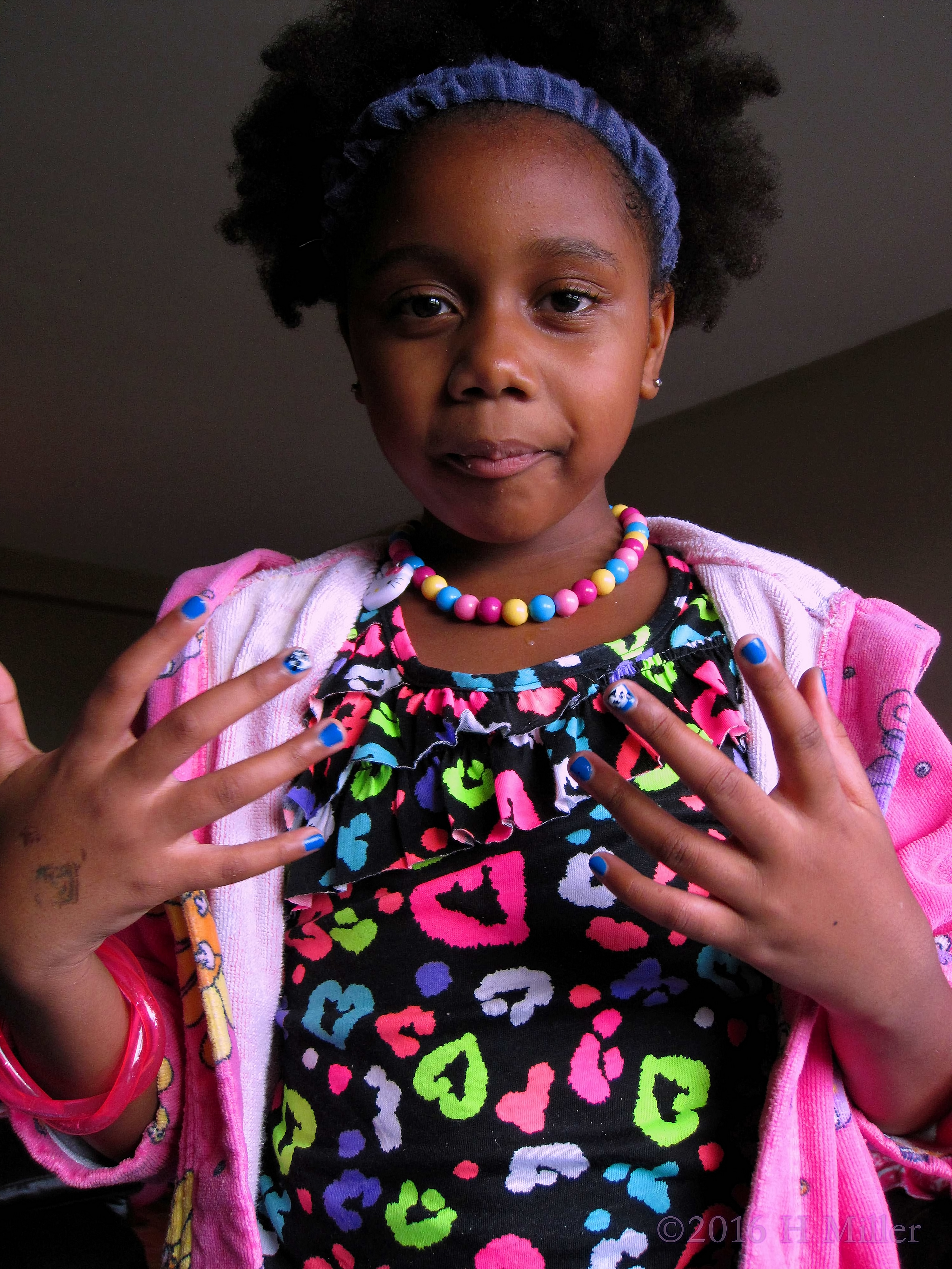 She Looks Like She Loves Her Girls Spa Mini Mani! She Looks Like She Loves Her Girls Spa Mini Mani!