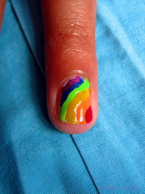 Pretty Rainbow Nail Art