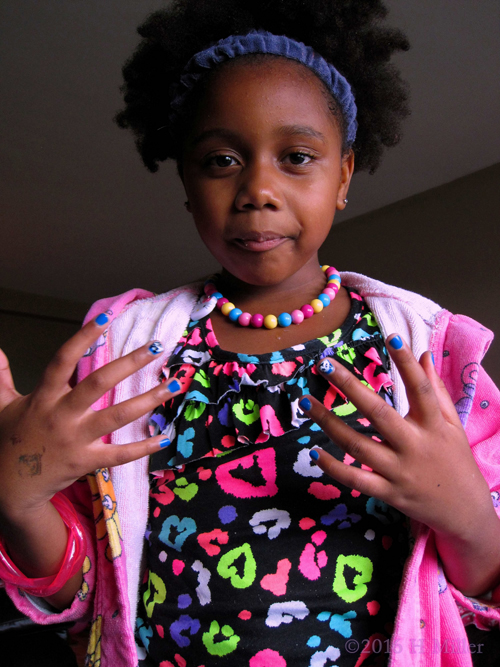 She Looks Like She Loves Her Girls Spa Mini Mani! She Looks Like She Loves Her Girls Spa Mini Mani!