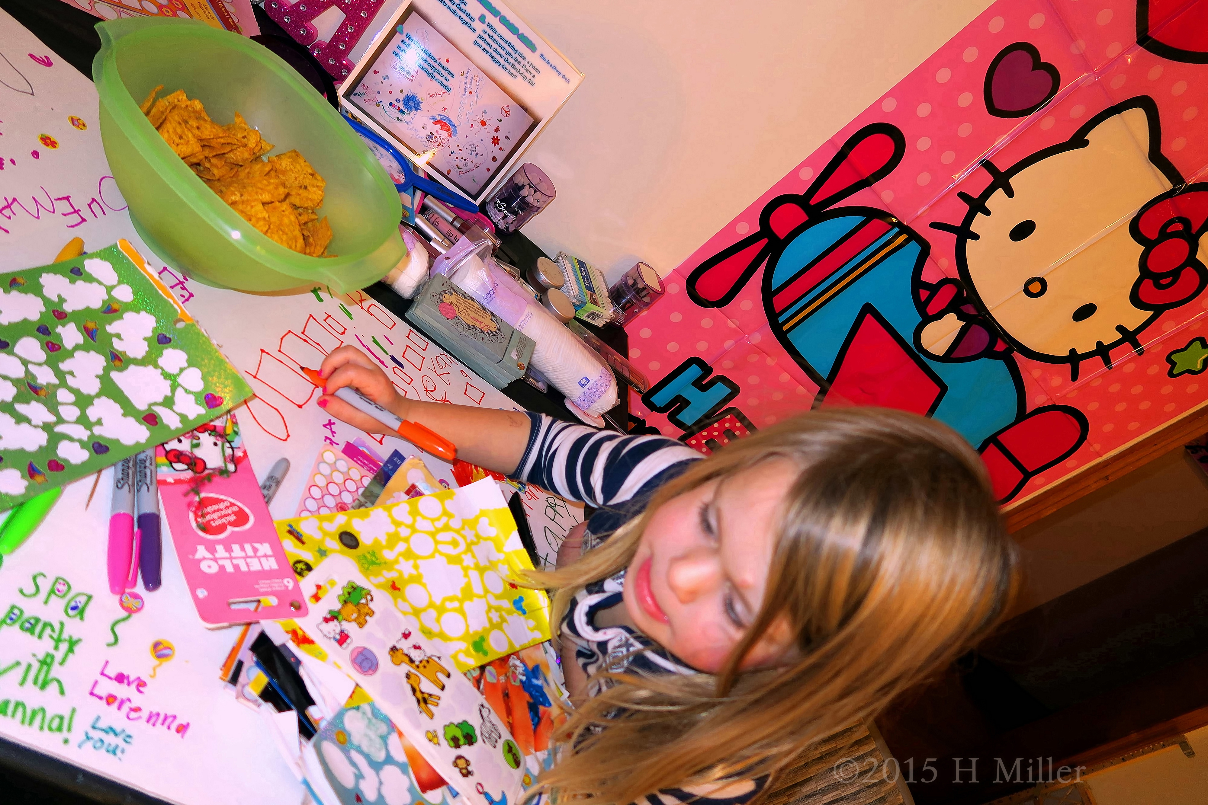 Coloring The Birthday Card At The Kids Spa Is The Most Fun Part! Coloring The Birthday Card At The Kids Spa Is The Most Fun Part!