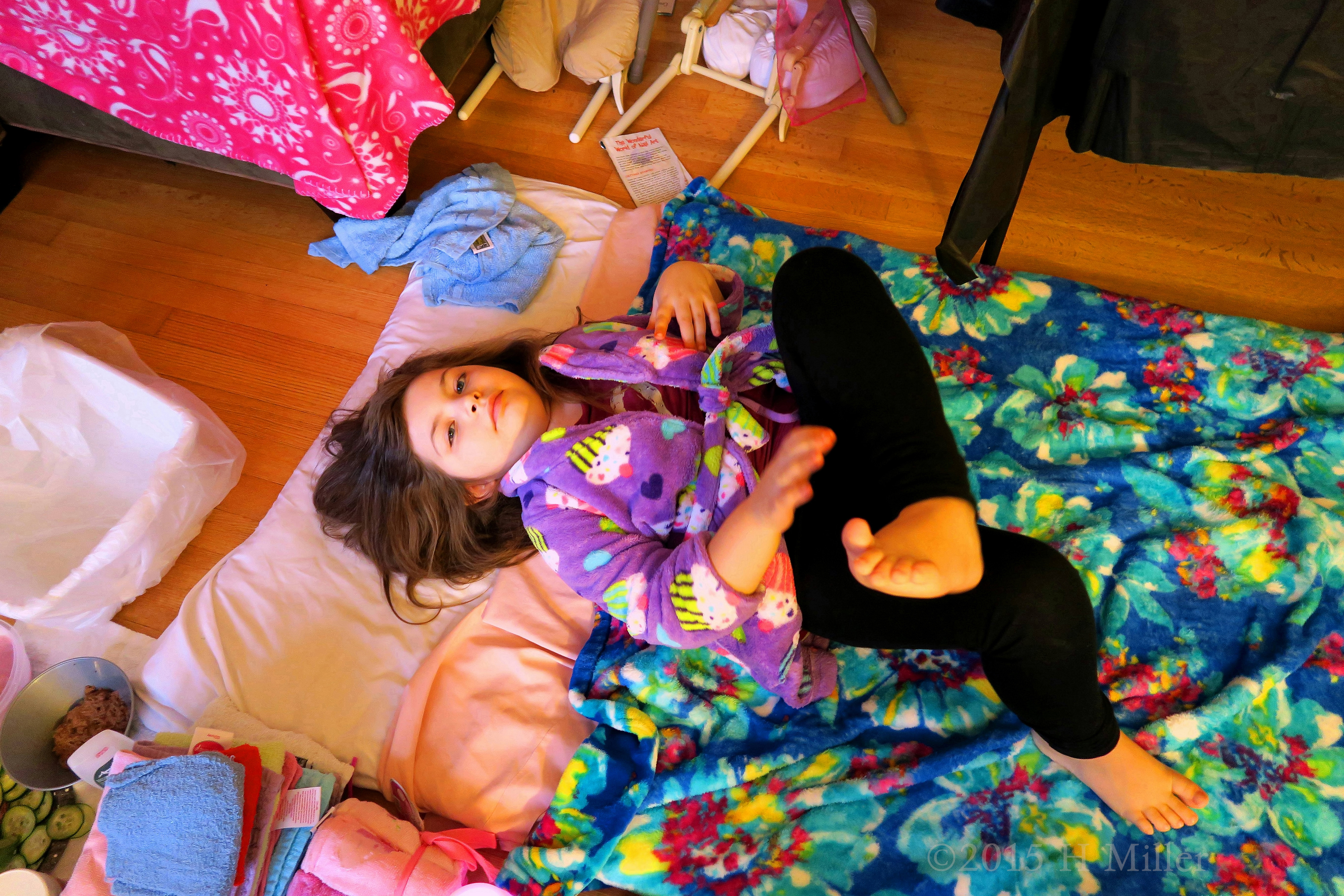 She's Having So Much Fun Waiting For The Facial Activity! She's Having So Much Fun Waiting For The Facial Activity!