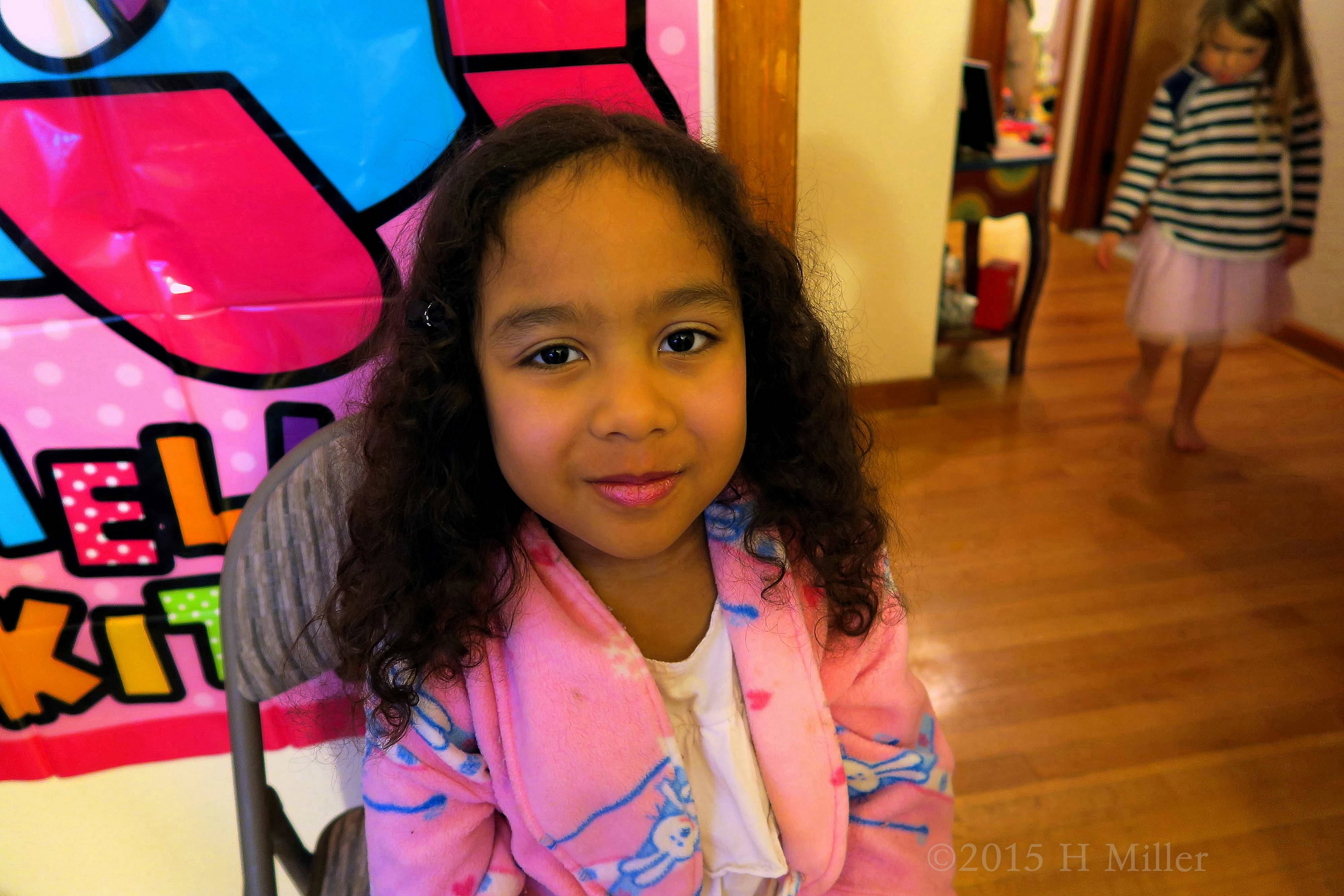 She Picked A Bright Pink Lip Gloss That Matches Her Kids Spa Robe! 4 She Picked A Bright Pink Lip Gloss That Matches Her Kids Spa Robe! 4