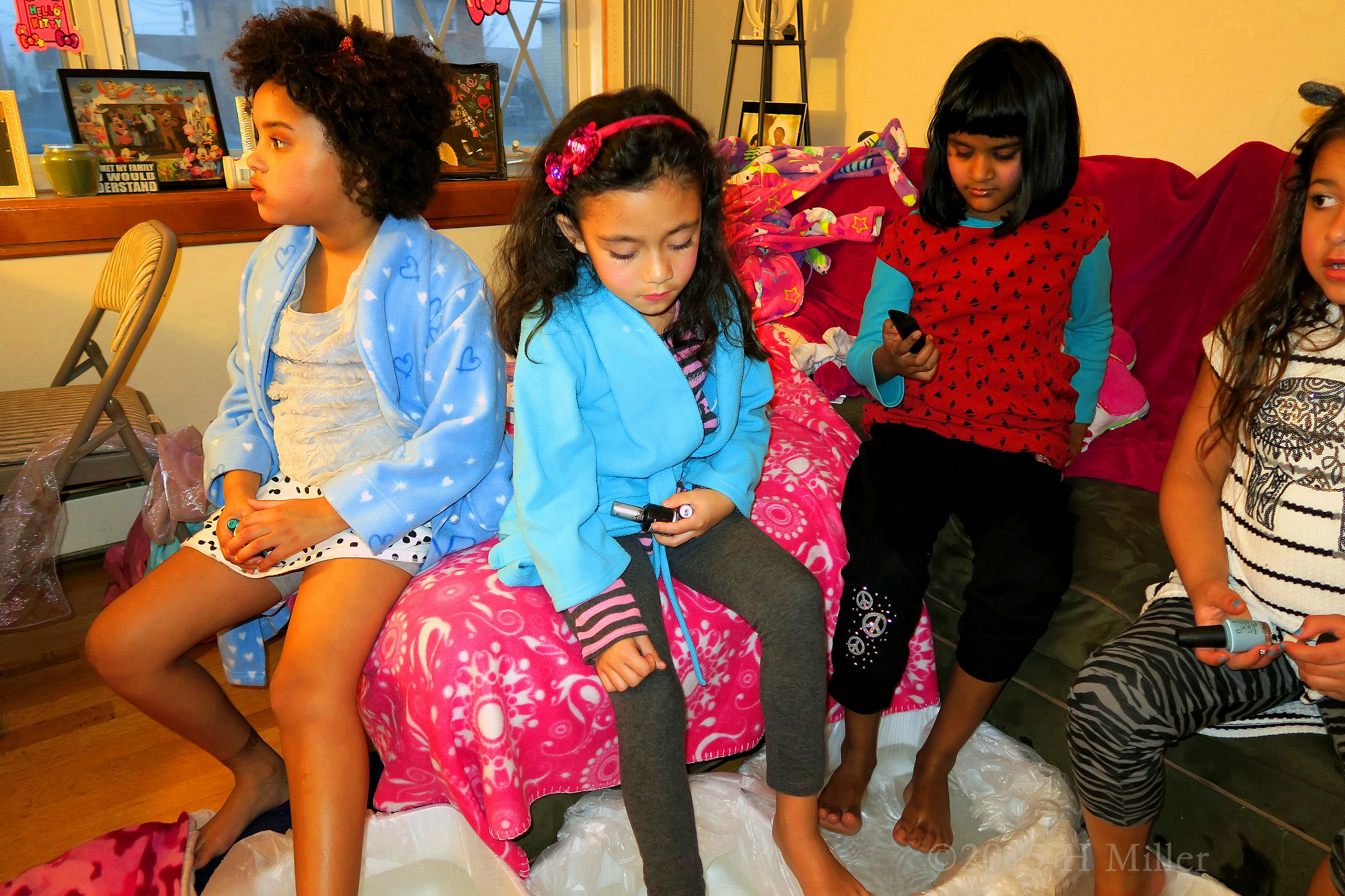 She Just Picked Her Nail Polish Colors And Came Back To The Footbath She Just Picked Her Nail Polish Colors And Came Back To The Footbath