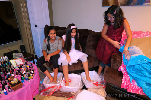 Kids Pedi Footbaths With Friends At The Kids Spa. Kids Pedi Footbaths With Friends At The Kids Spa.