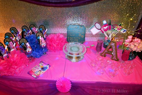 The Kids Snack Table At The Kids Spa, Complete With Gift Bags For The Girls! The Kids Snack Table At The Kids Spa, Complete With Gift Bags For The Girls!