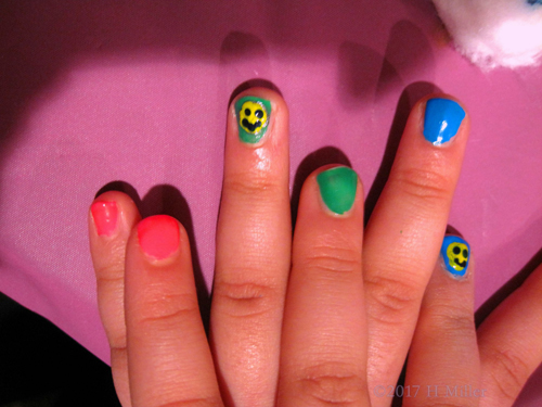 What An Adorable Smiley Face Nail Design For This Girl!