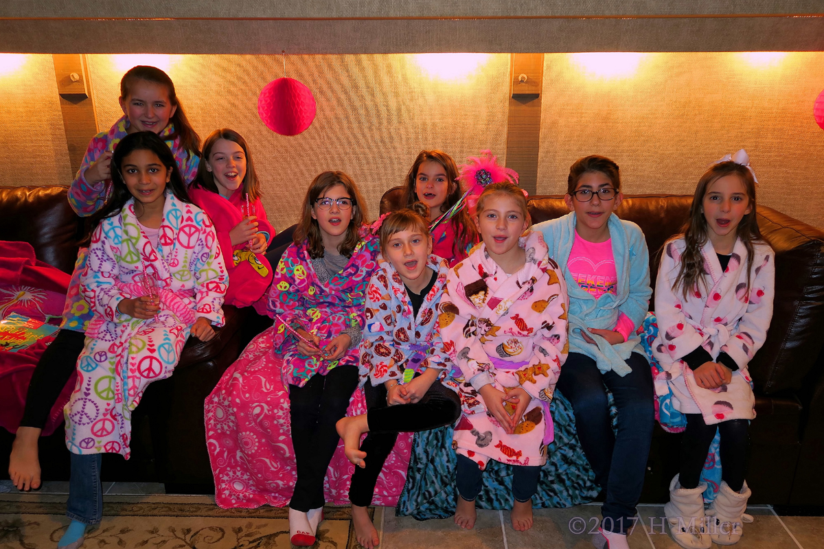 Group Picture In Spa Robes Before The Spa Party For Girls! 