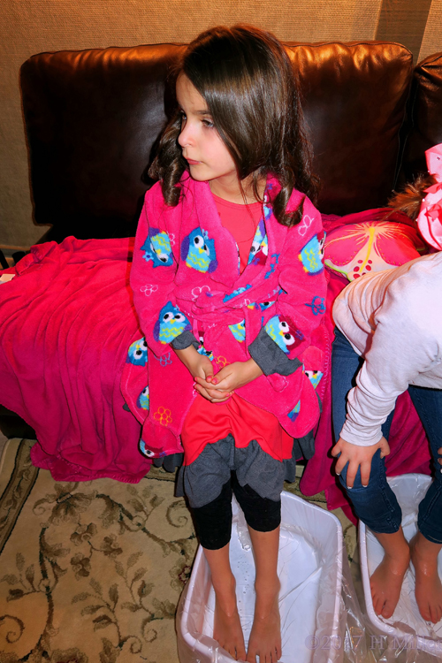 Kids Pedicure Footbaths Are Very Relaxing. Kids Pedicure Footbaths Are Very Relaxing.