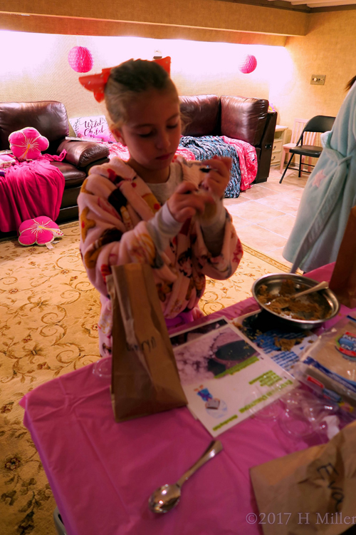 Labeling The Container For The Body Scrub Craft Activity.