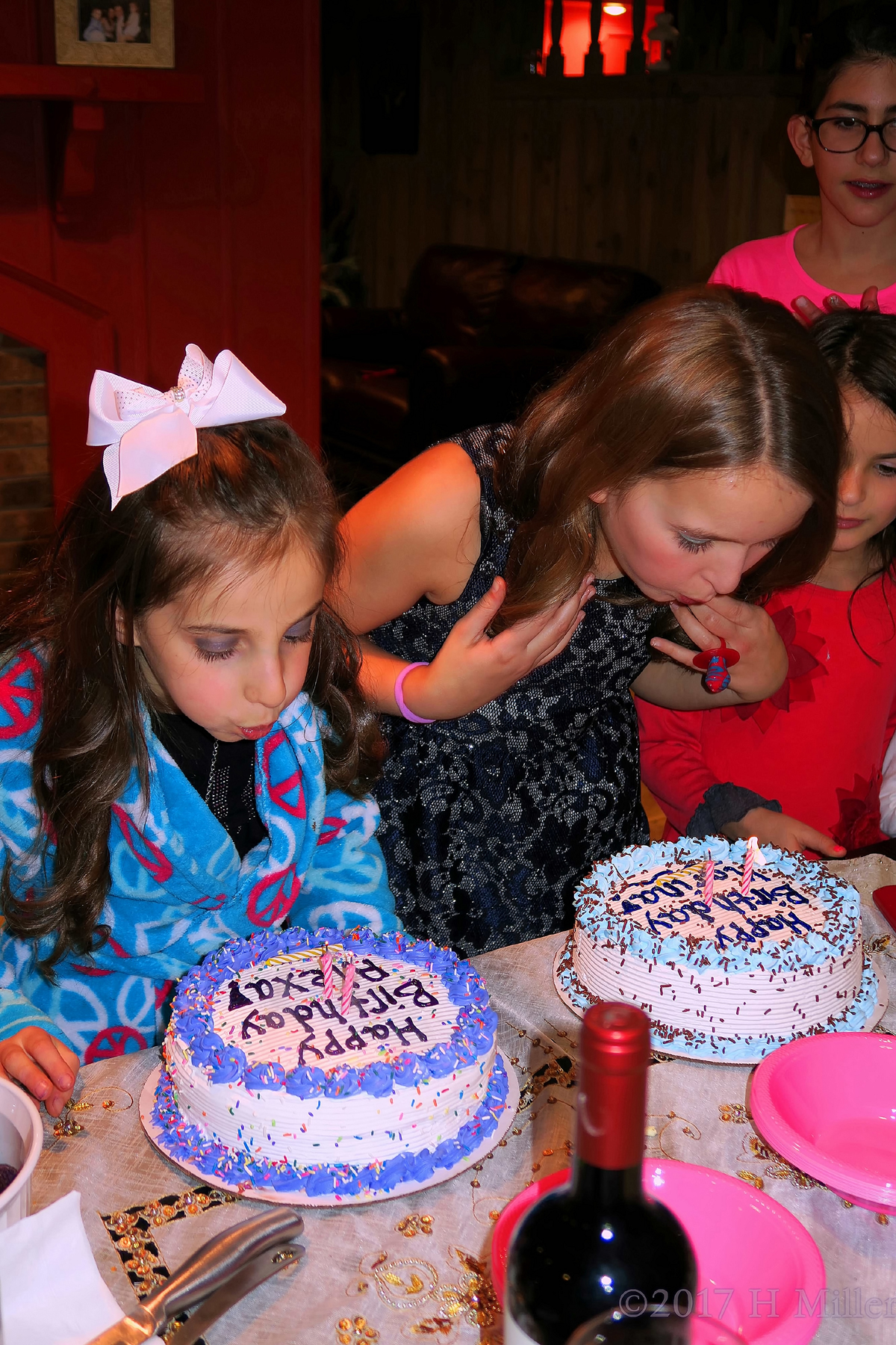 Alexa And Karina Blow Out The Candles On Their Spa Birthday Cakes! 