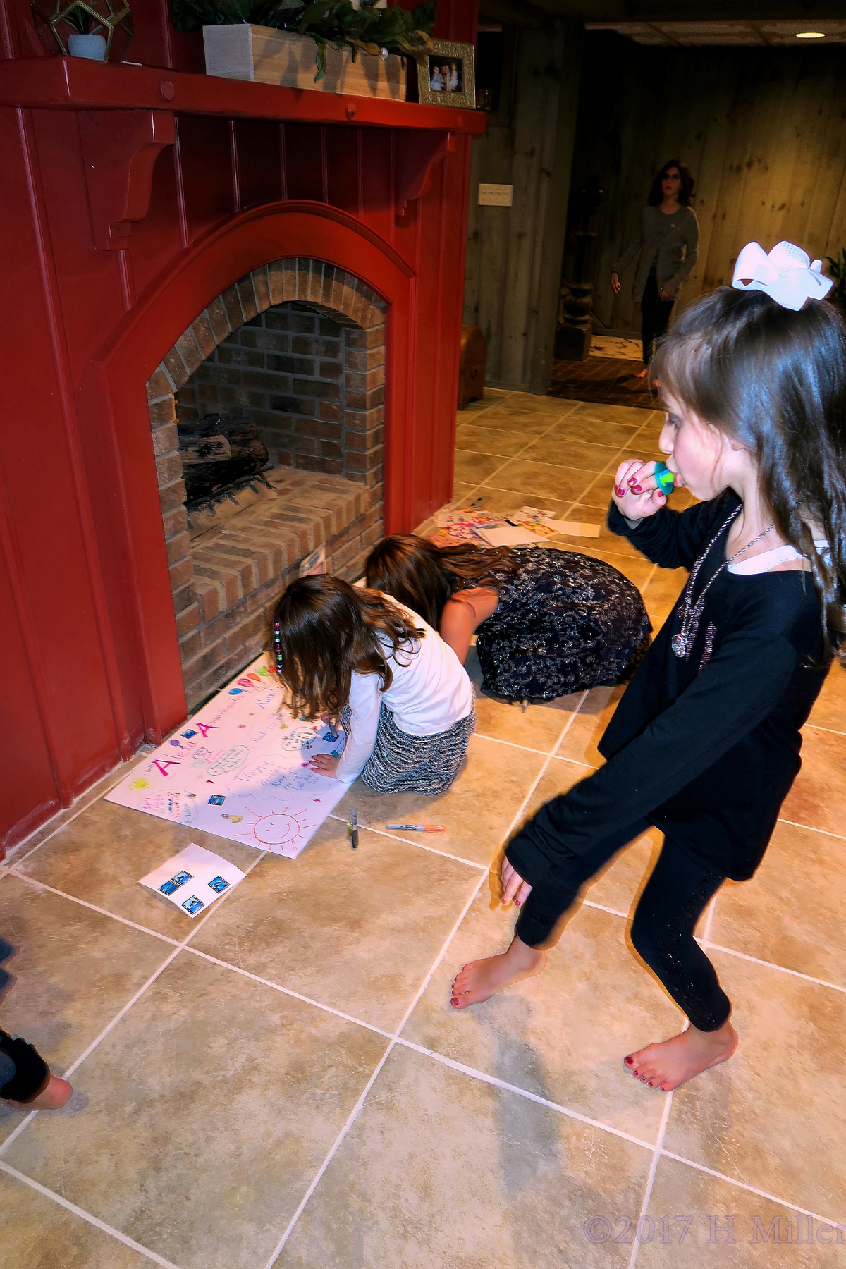 Amexa Watches Her Friends Designing The Spa Birthday Card At Her Kids Party! 