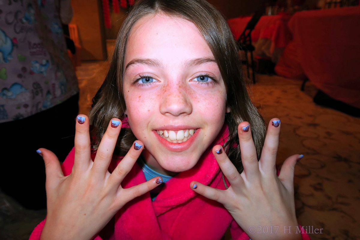 Look At Her Pretty Ombre Nails! 