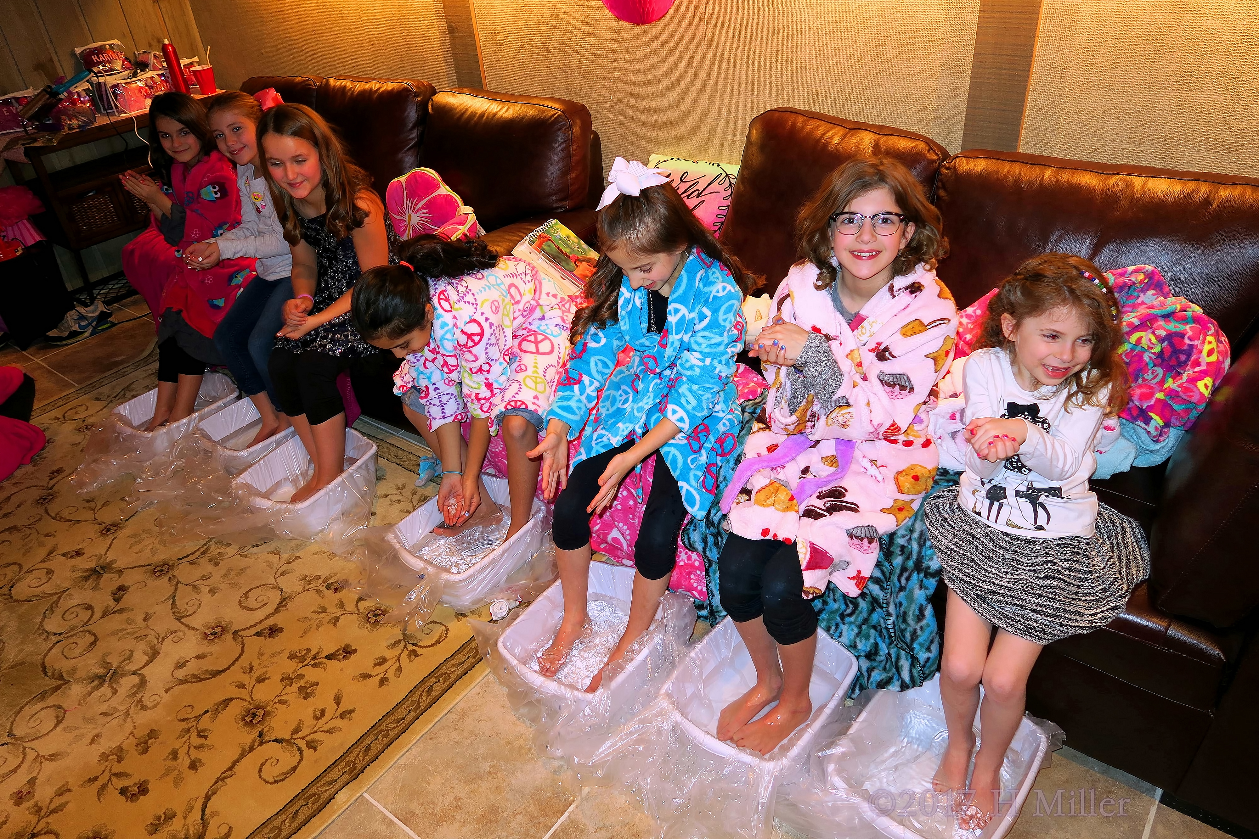 Kids Pedicure Footbaths Are So Much Fun! 