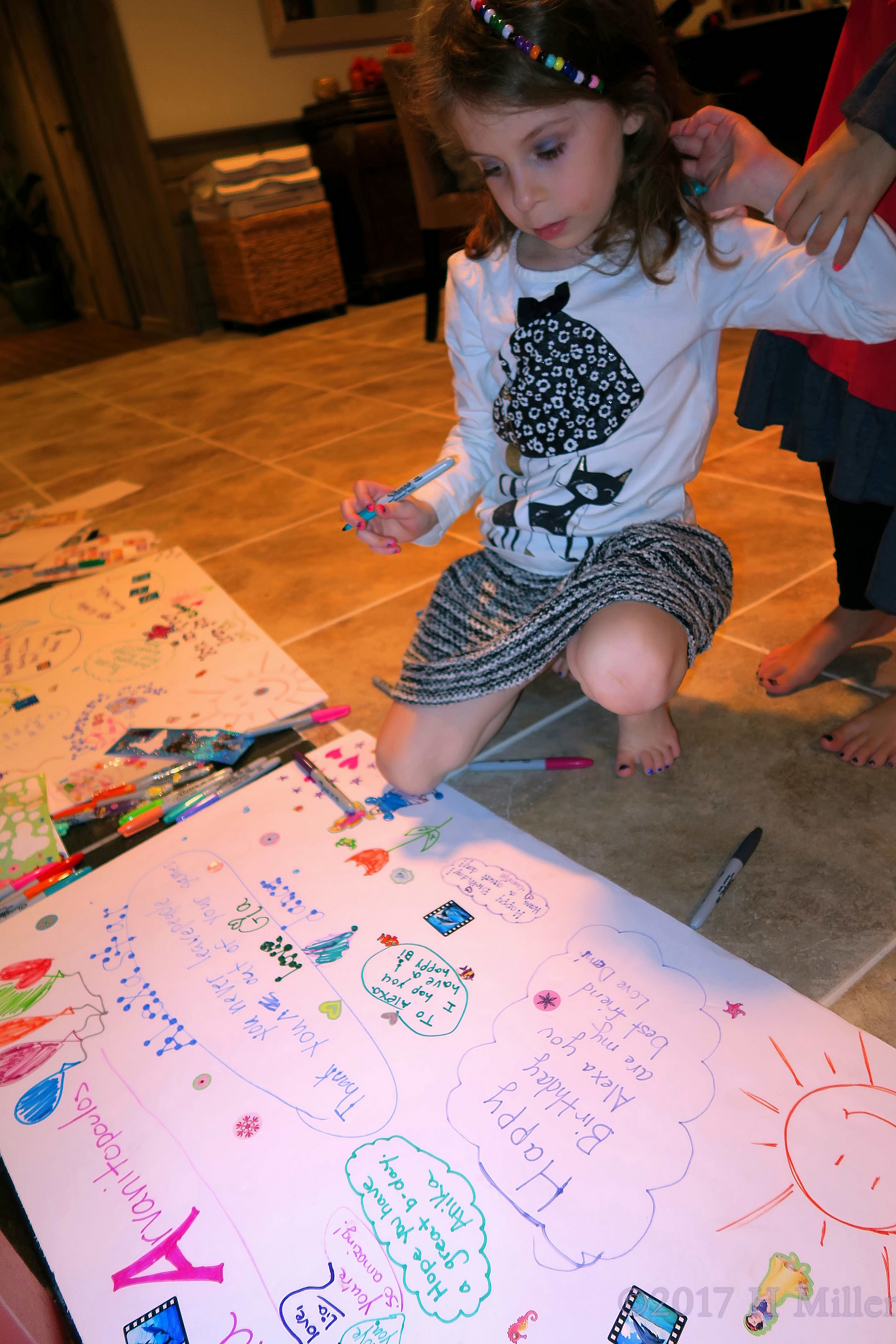 Making Pictures And Designs On The Spa Birthday Card For Her Friend. Making Pictures And Designs On The Spa Birthday Card For Her Friend.