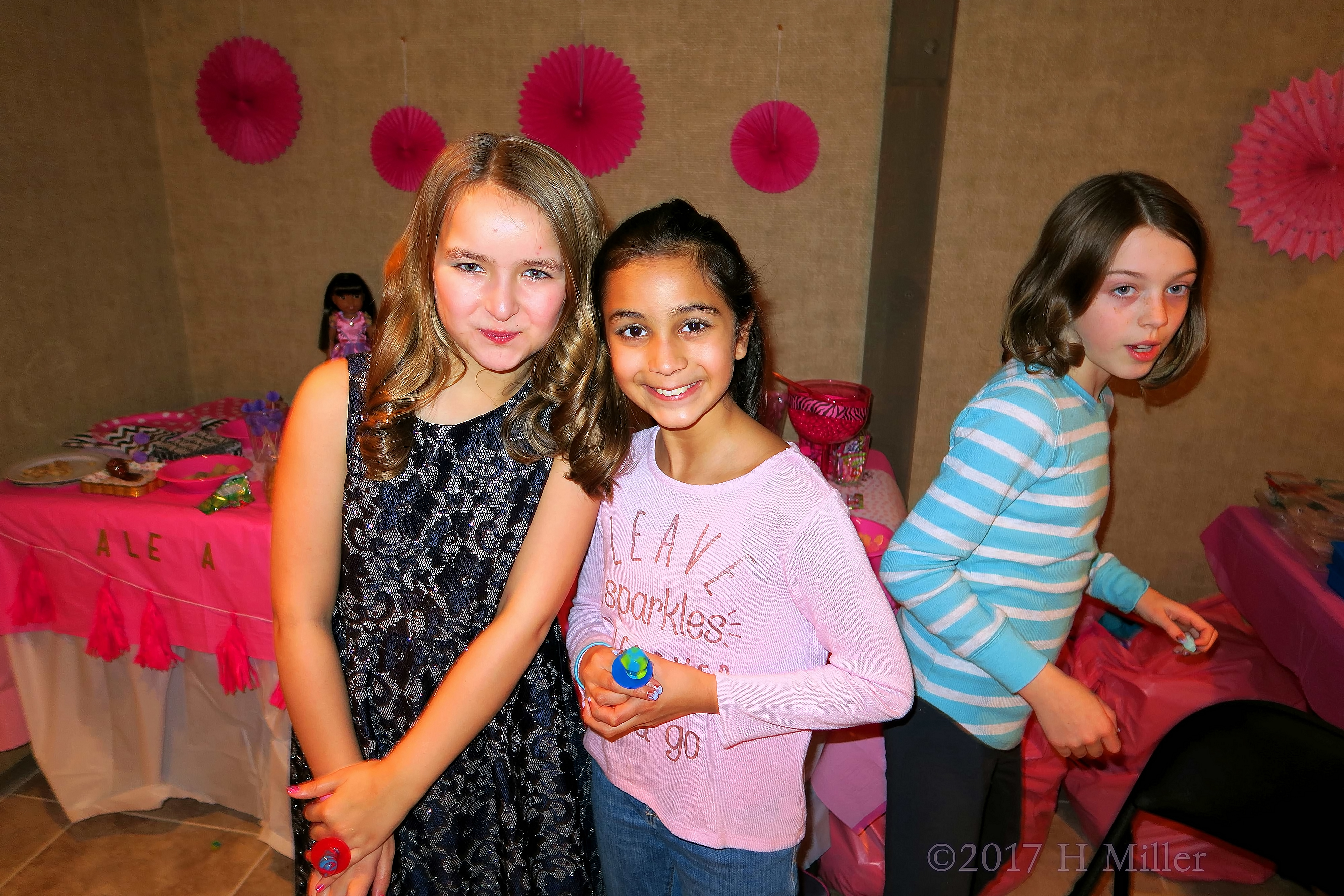 Smiling Together With Friends At The Kids Spa! Smiling Together With Friends At The Kids Spa!