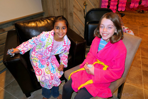 Having Fun With Friends At The Kids Spa! Having Fun With Friends At The Kids Spa!
