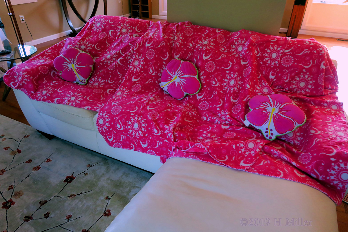 Beautiful Pink Spa Throws With Comfy Cushions In The Kids Spa Facial Area! 