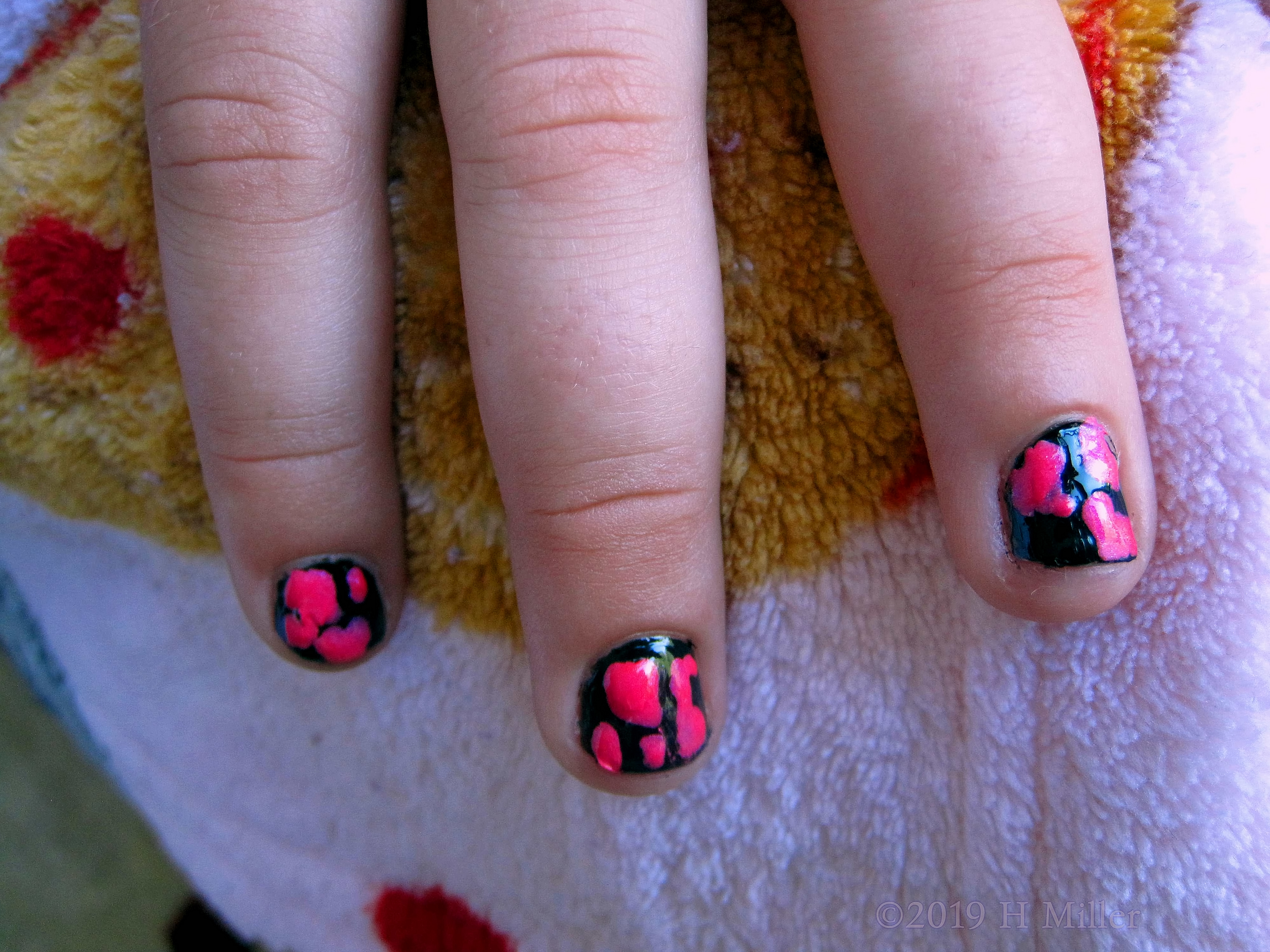 Black Base With Clumps Of Red Colour, Amazing Nail Art! Black Base With Clumps Of Red Colour, Amazing Nail Art!