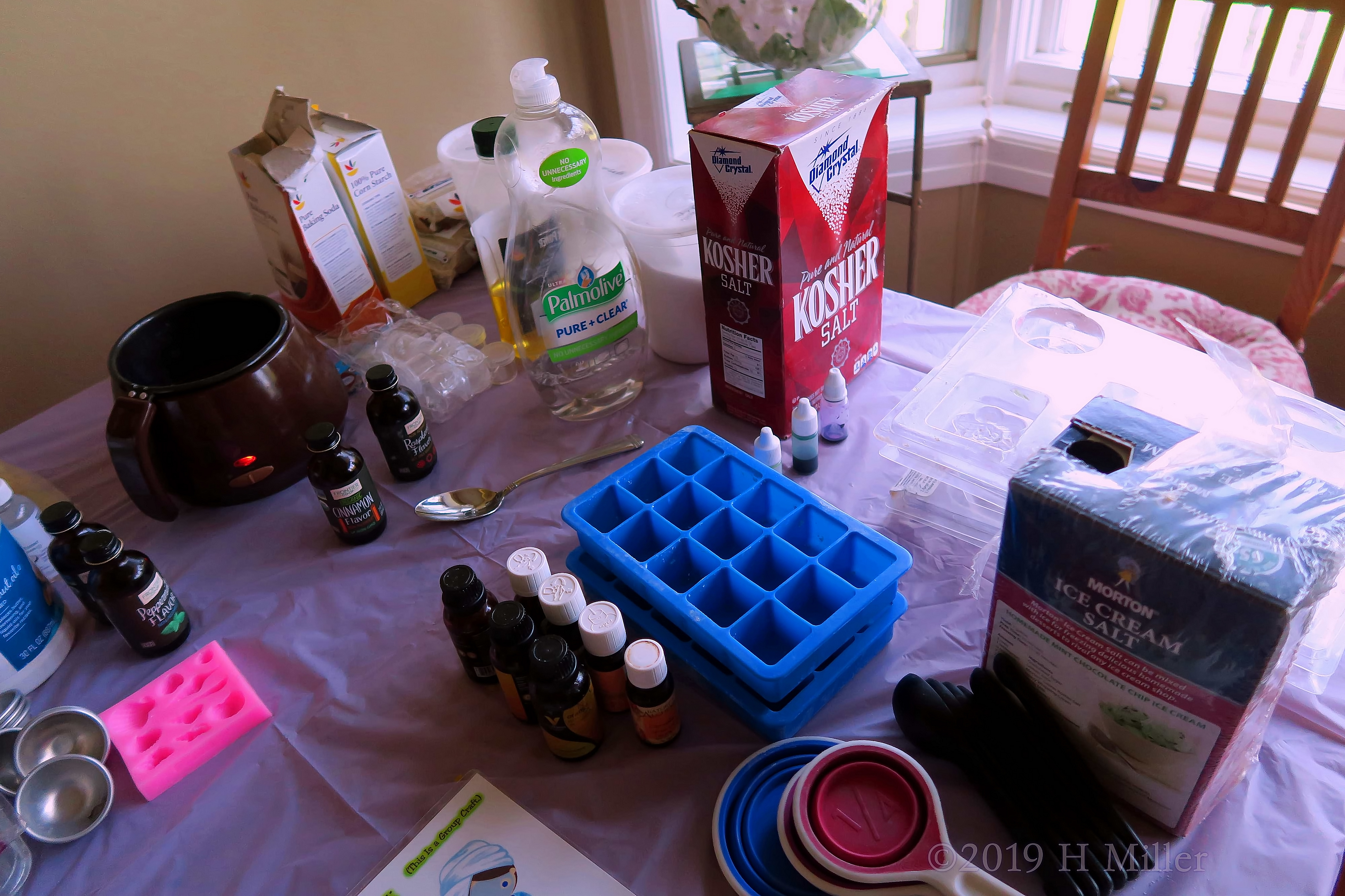 Table Of Various Ingredients For Kids Craft Activities! Table Of Various Ingredients For Kids Craft Activities!