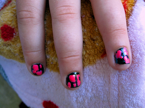 Black Base With Clumps Of Red Colour, Amazing Nail Art! Black Base With Clumps Of Red Colour, Amazing Nail Art!