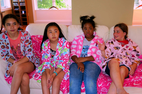 Group Pic From Alisha's Spa Party! Group Pic From Alisha's Spa Party!