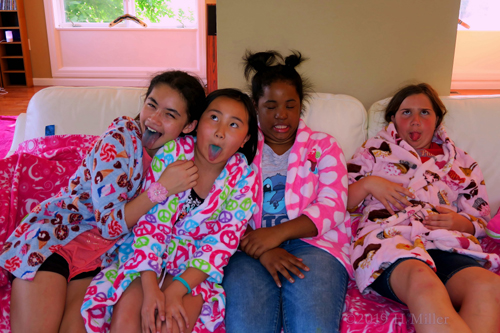 The Girls Pose With Their Tongues Out For Silly Faces Group Photos! The Girls Pose With Their Tongues Out For Silly Faces Group Photos!