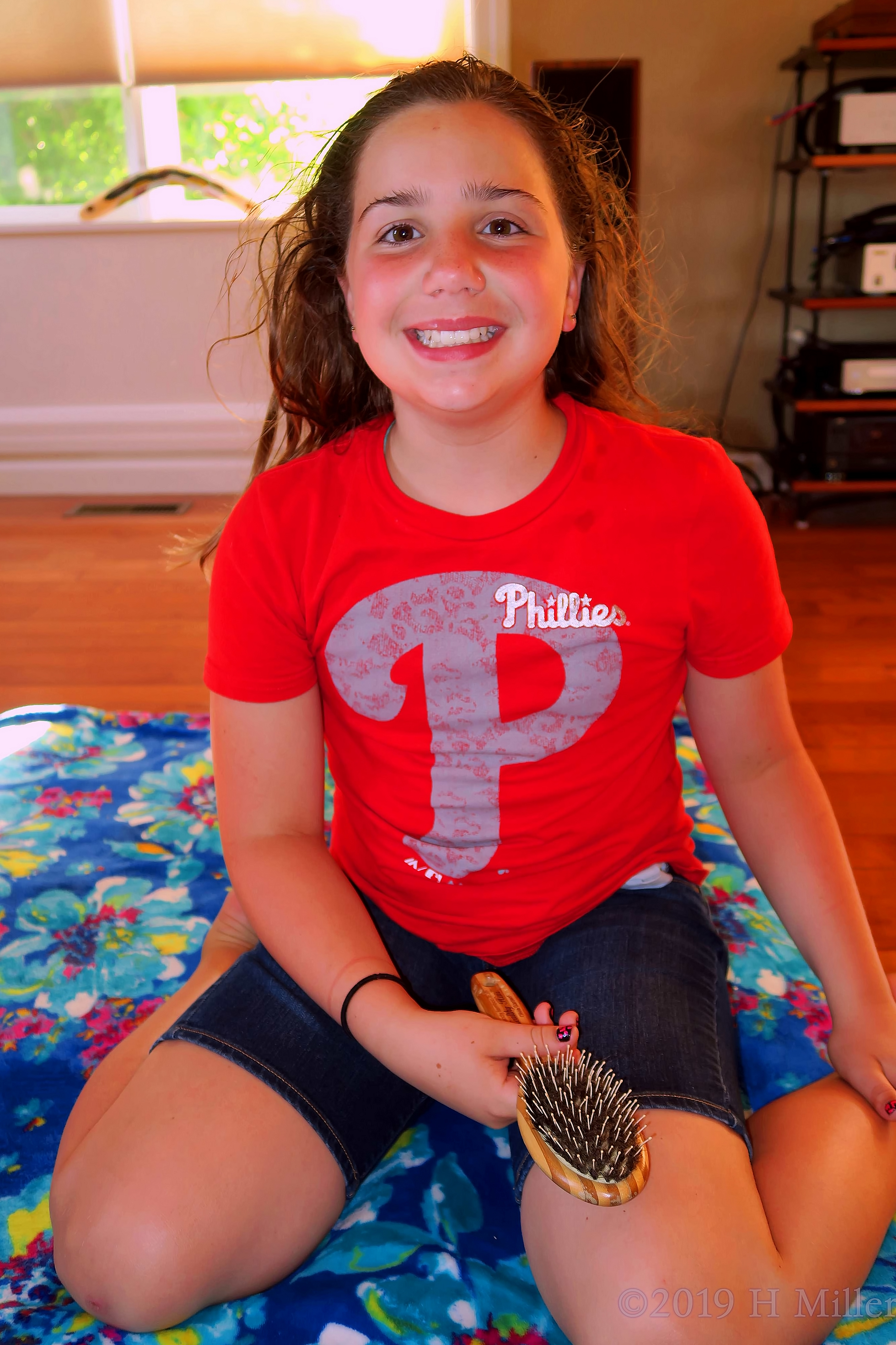 While Combing Her Hair Before Girls Hairstyling! While Combing Her Hair Before Girls Hairstyling!