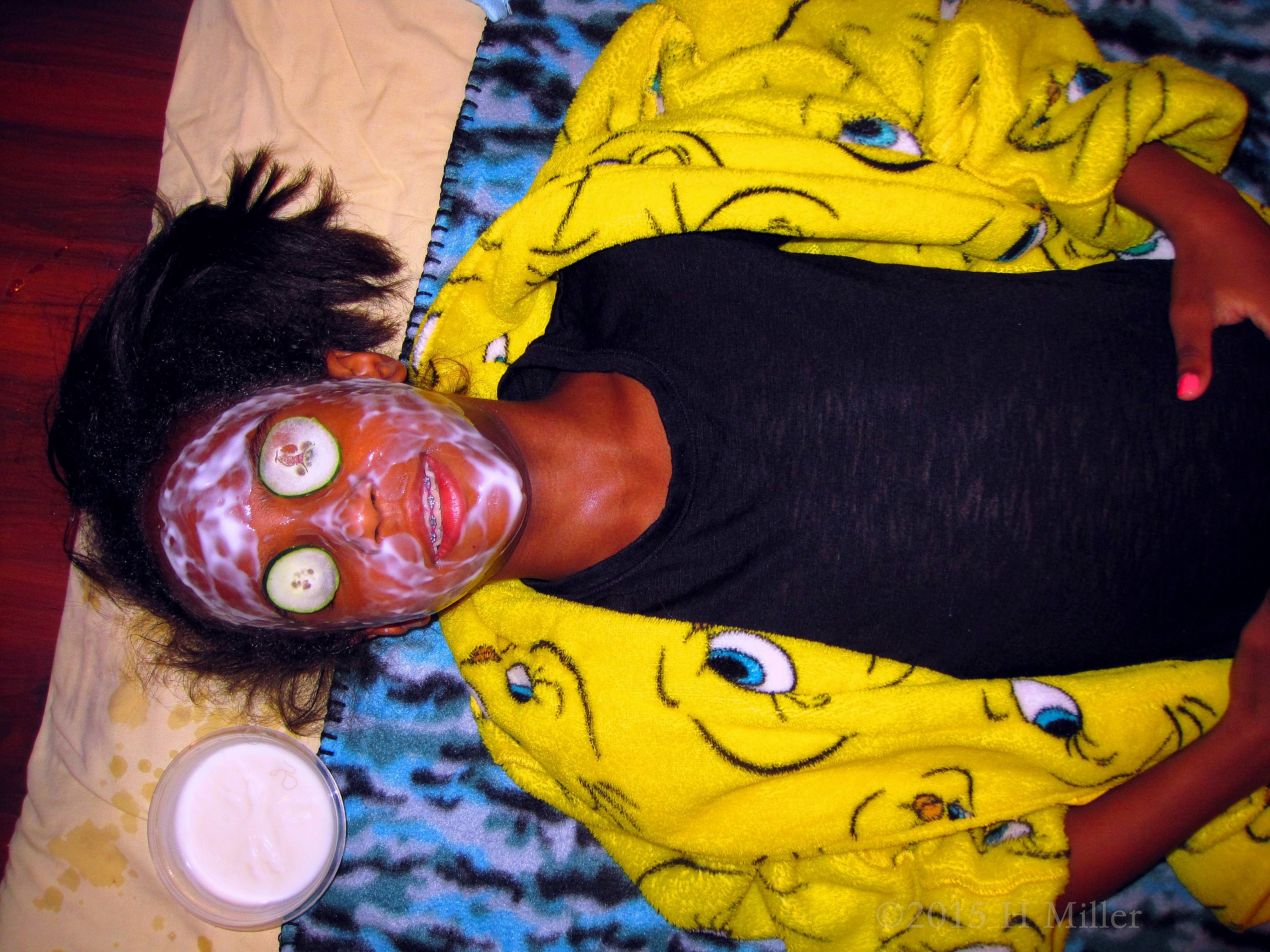 Cuke Slices On The Eyes To Soothe! Cuke Slices On The Eyes To Soothe!