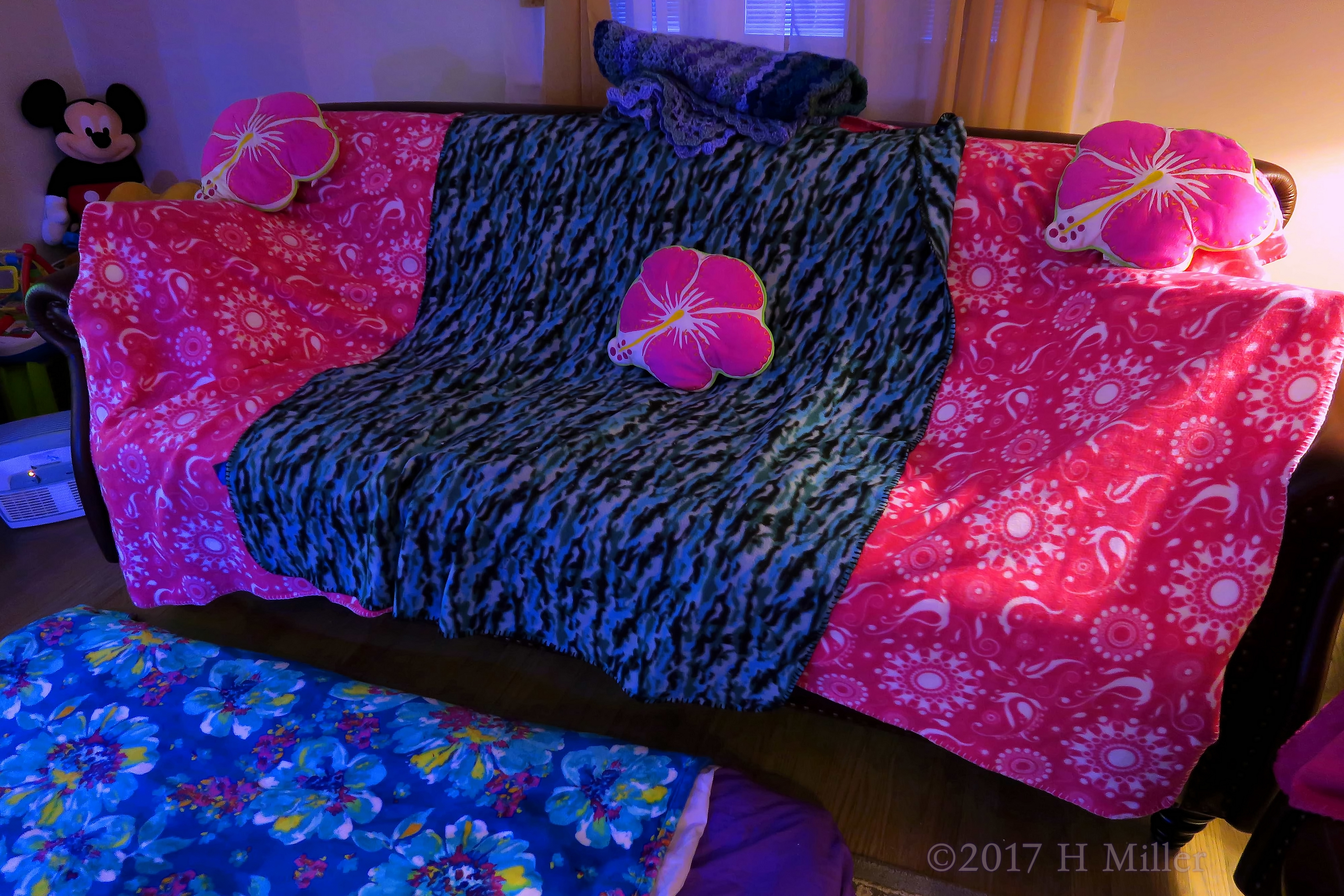 The Spa Couches Are All Arrayed In Colors For The Kids Spa! The Spa Couches Are All Arrayed In Colors For The Kids Spa!