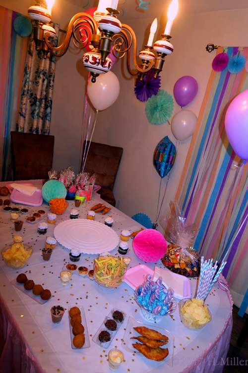 Awesome Treats And Dinner Table At The Spa For Girls! Awesome Treats And Dinner Table At The Spa For Girls!