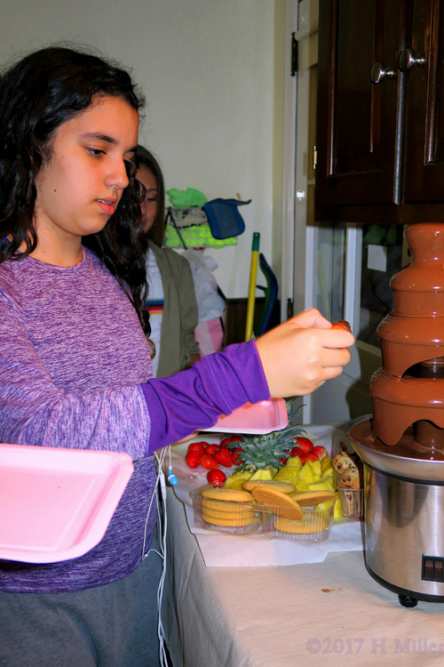 Chocolate Covered Strawberries Are Super Yummy! Chocolate Covered Strawberries Are Super Yummy!