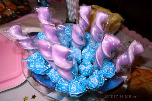 Super Cool Swirled Lollipops For The Girls Spa!