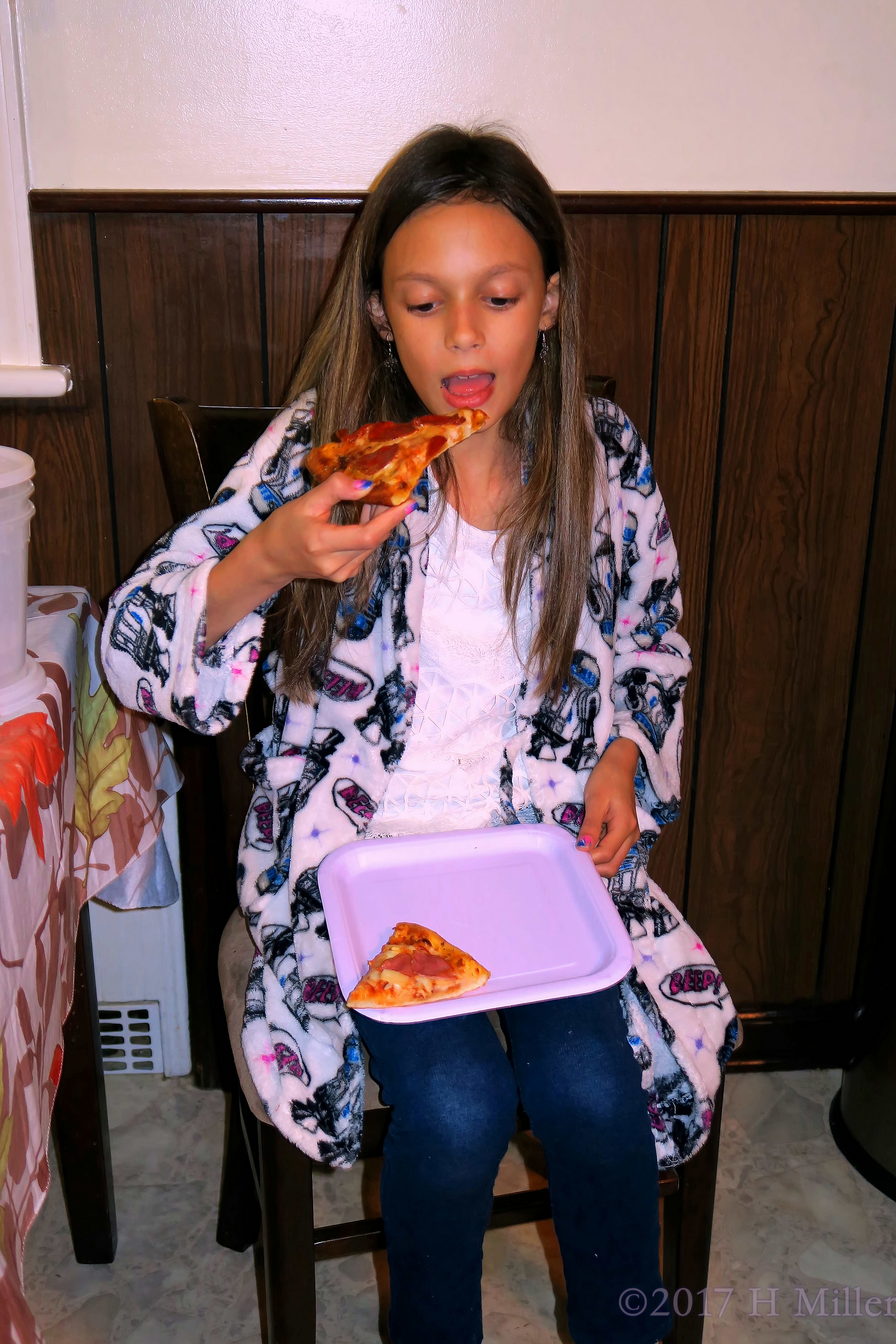 Pizza Is Super Delicious At The Spa For Girls! 