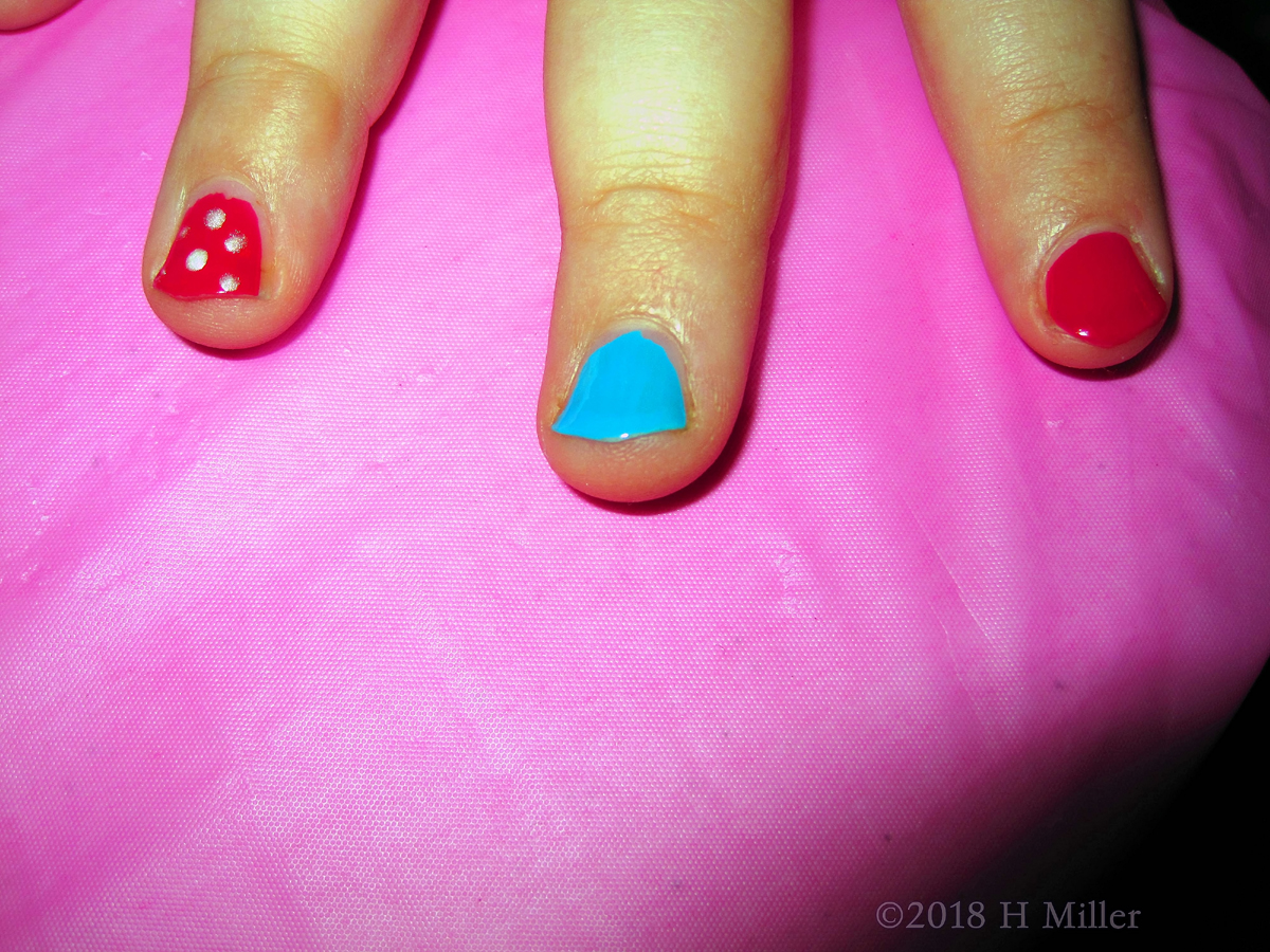 Red And Blue! Attractive Manicure For Kids! 