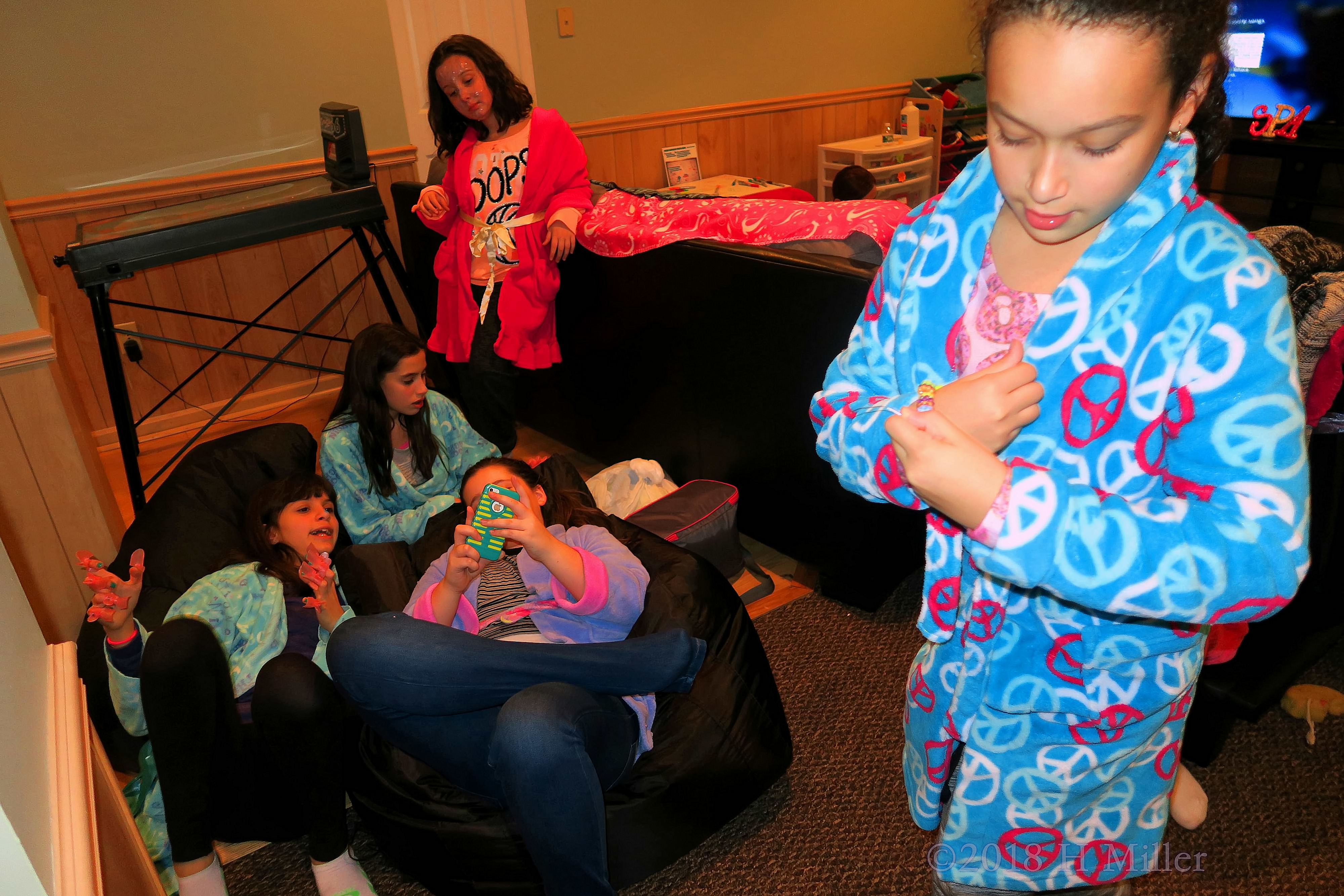 Kids Hanging Out And Enjoying Their Time At The Spa Party! Kids Hanging Out And Enjoying Their Time At The Spa Party!